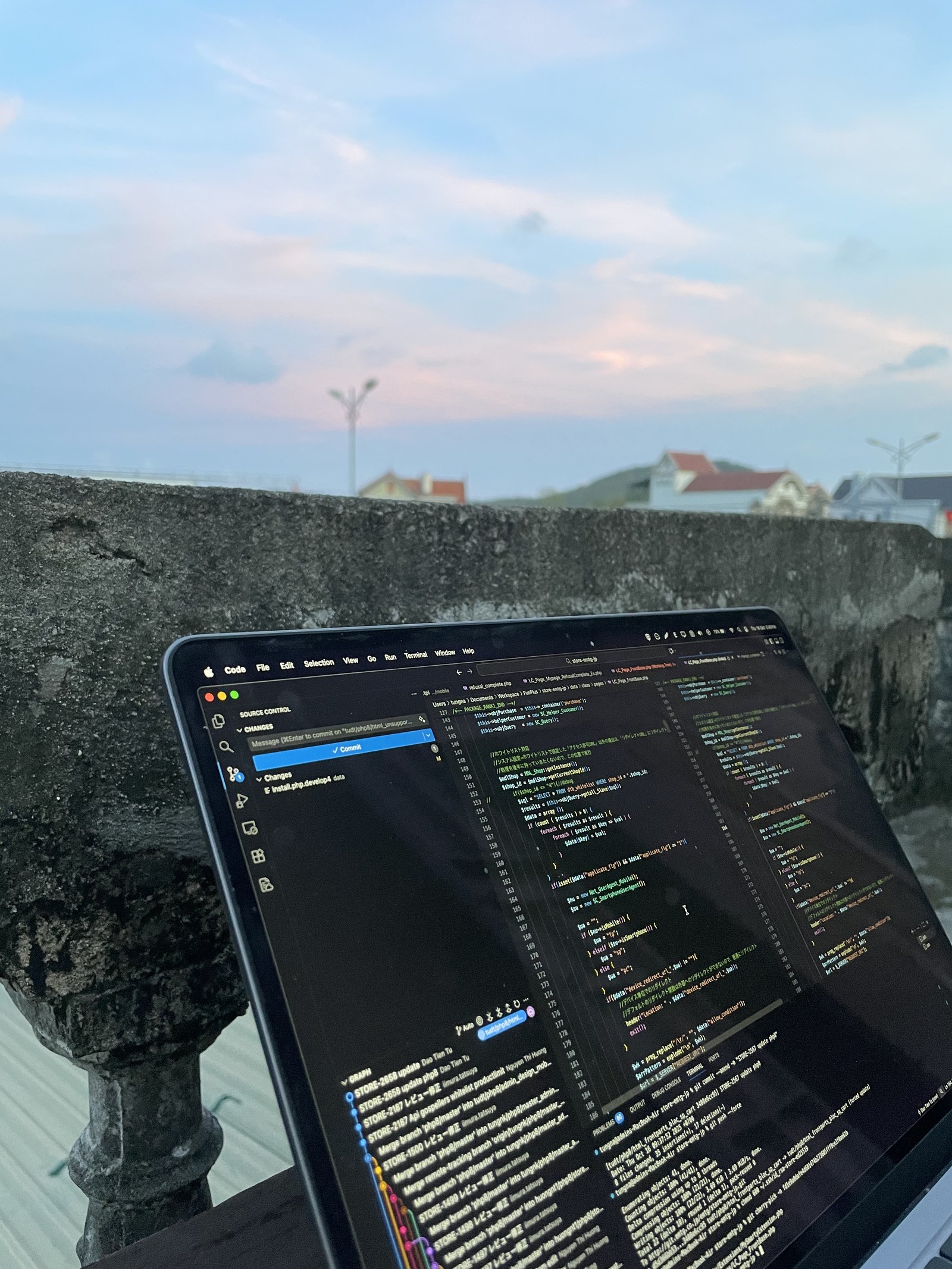 Tách trà và cà phê công sở ấm cúng